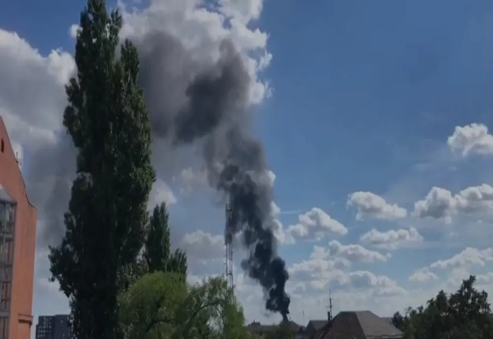 Incendiu puternic  la acoperișul unui bloc din zona Aleea Ripensia