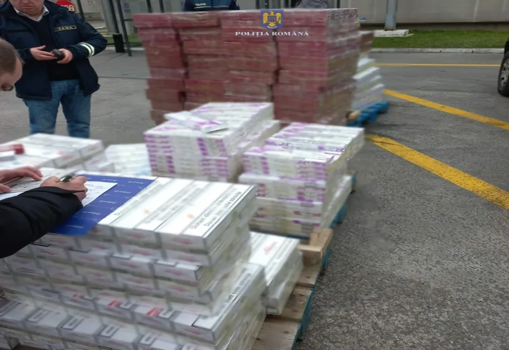 Cercetat pentru contrabandă: căra țigările cu autotrenul