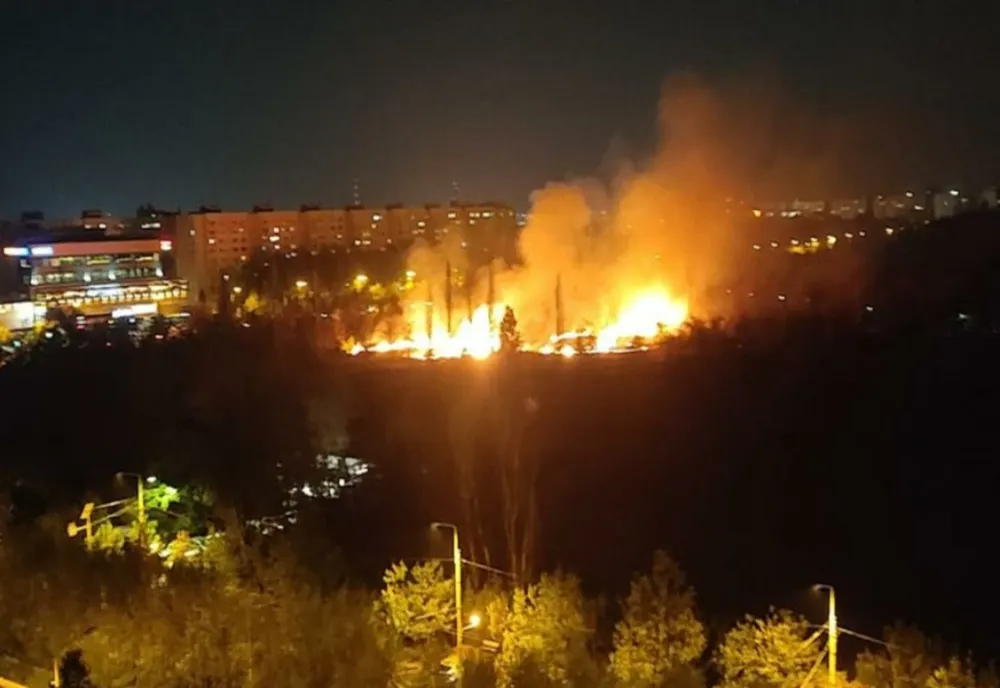Incendiu devastator la o fabrică - Cel puțin nouă morți și peste 100 de răniți