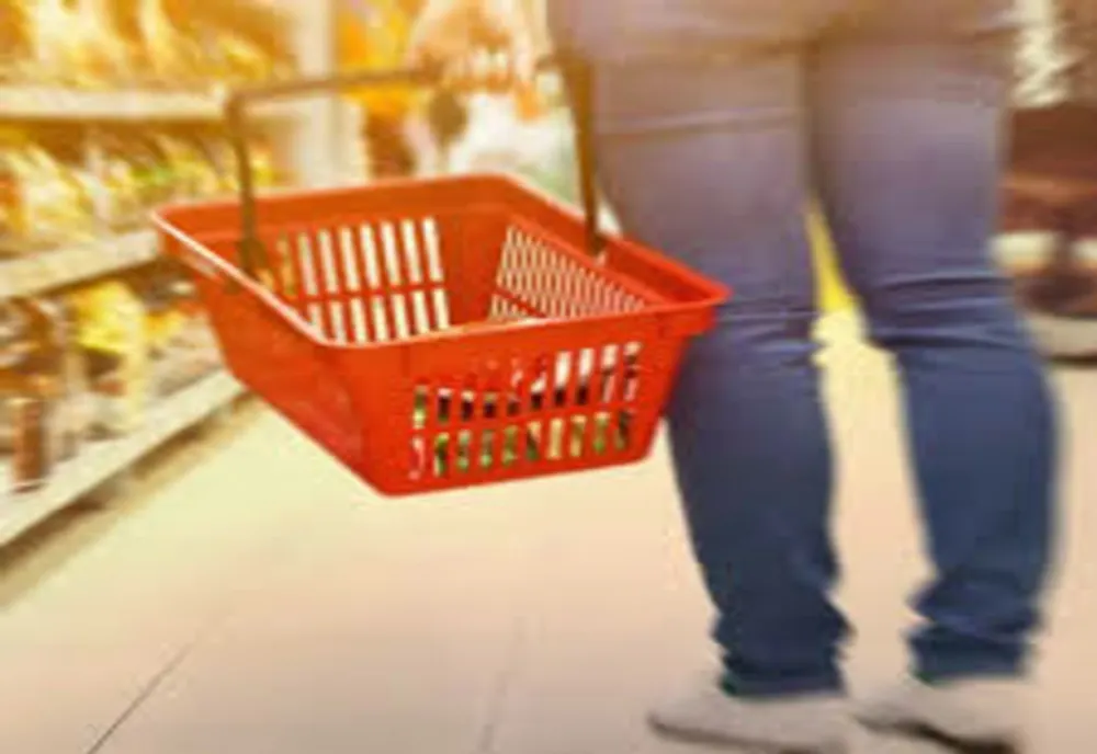 Inflația a scăzut, românii tot nu-și permit mâncarea: peștele, carnea și brânza au devenit alimente de lux