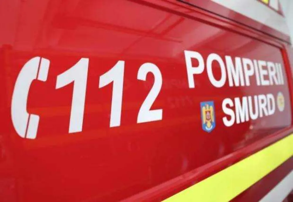 POMPIERII AU AVUT ÎN ULTIMELE ZILE PESTE 700 DE INTERVENŢII PENTRU STINGEREA INCENDIILOR DE VEGETAŢIE USCATĂ