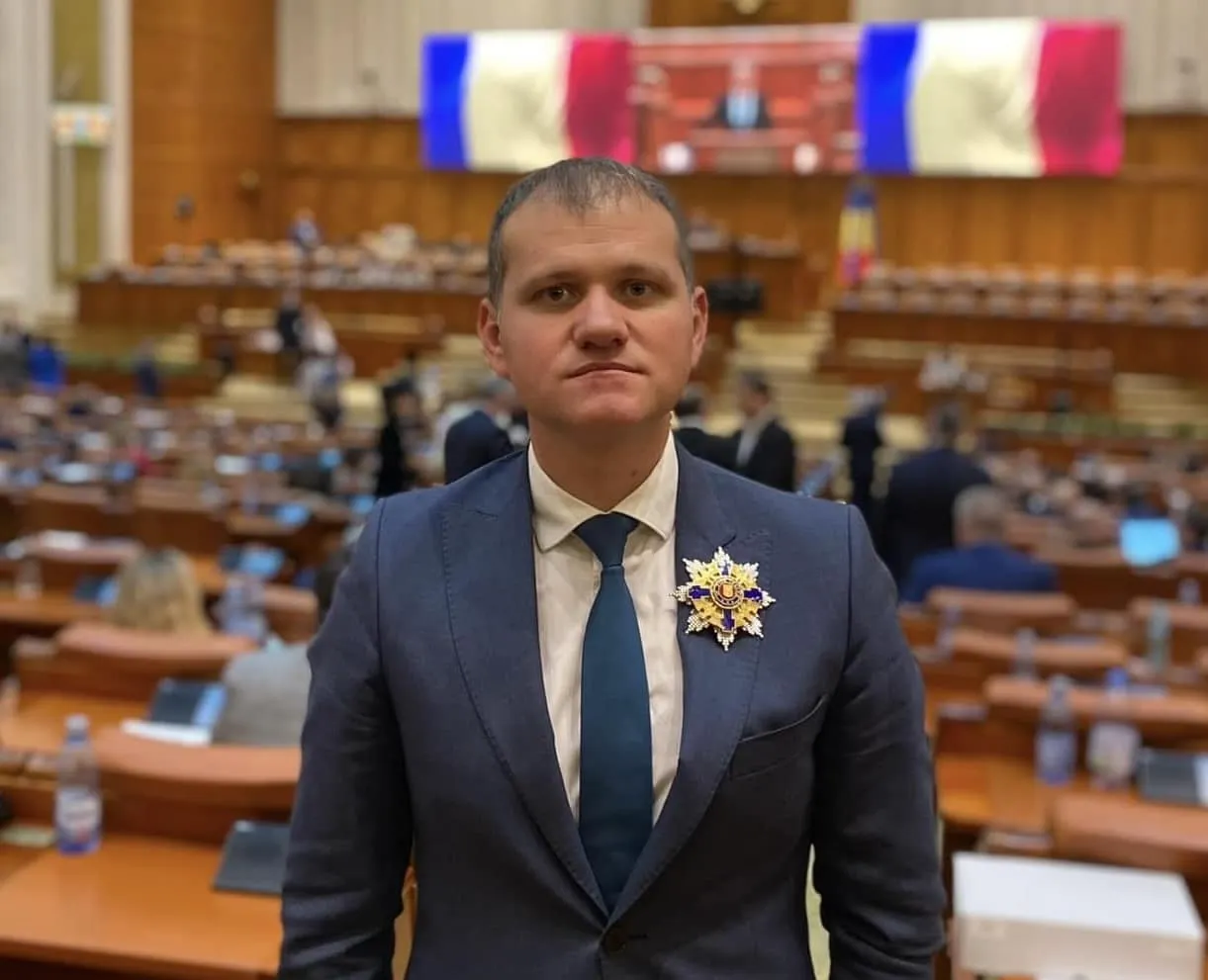 Valeriu-Munteanu-CEDAREA MINISTERUL MEDIULUI-DANA ANDA BUZOIANU-IDEOLOGIE-DICTATURA