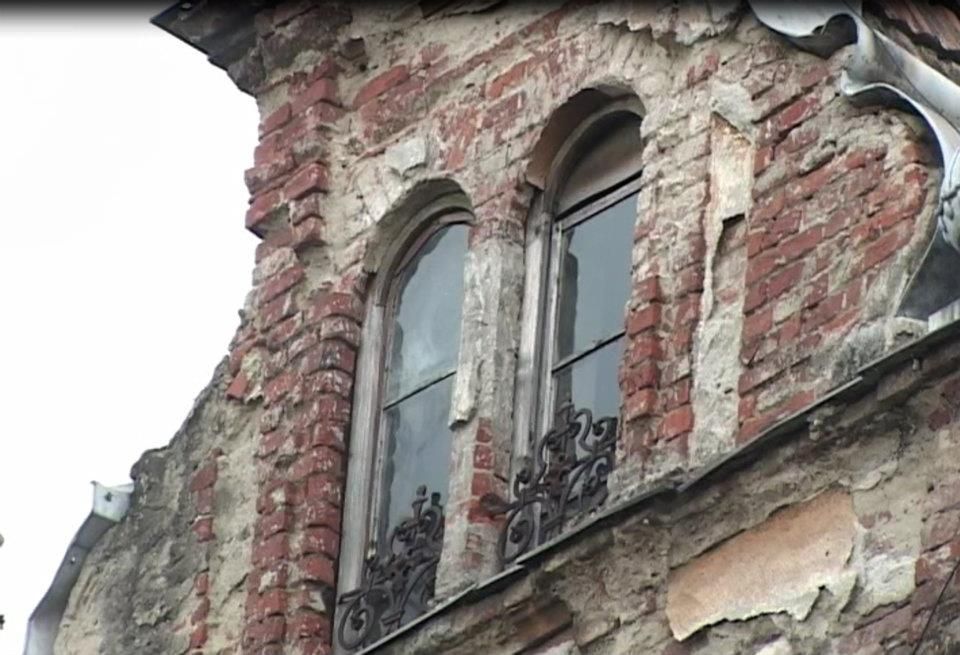 Plase pe clădirile istorice