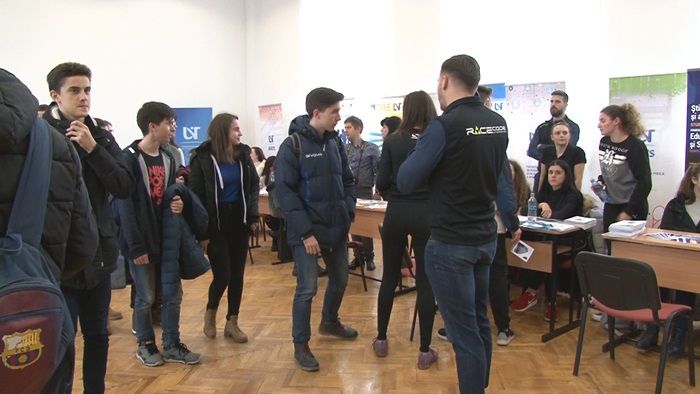 targ-elevi-studenti-Timisoara (1)