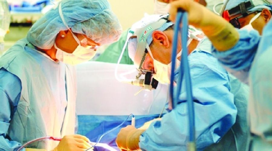 medici-operatie-prelevare-organe
