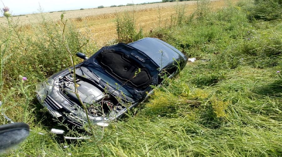 accident-masina-rasturnata (2)