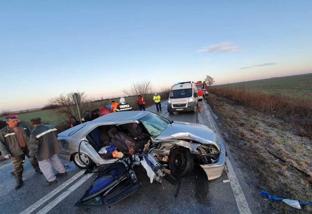 Accident rutier grav, cu doi morți, pe DN6 - FOTO