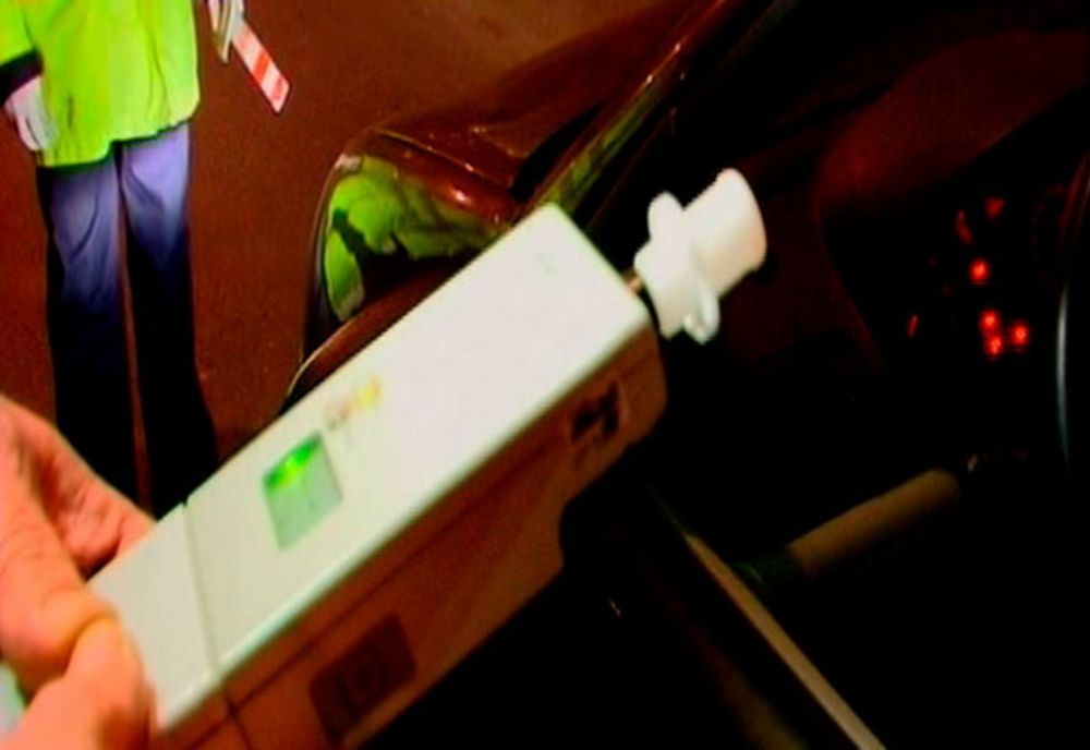 Polițiștii l-au prins beat, la volan