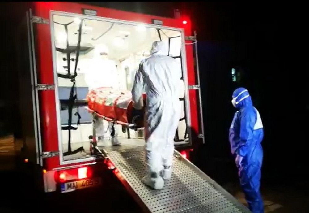 Pacientă din Caraș-Severin de 82 de ani diagnosticată cu coronavirus, transferată la Timişoara