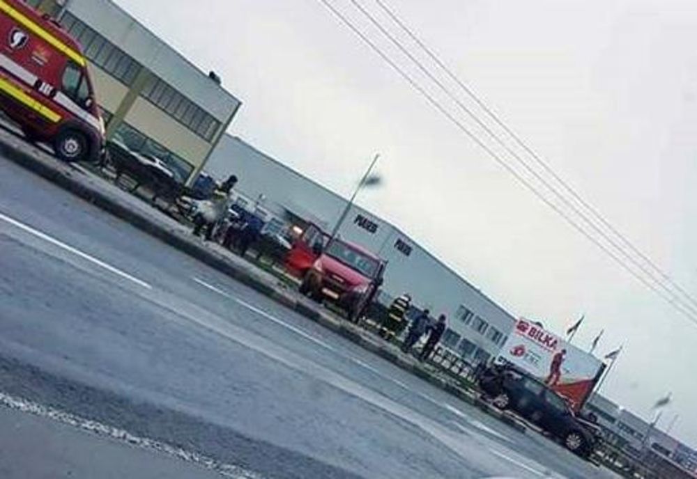 Tânăr accidentat grav într-o intersecție aglomerată