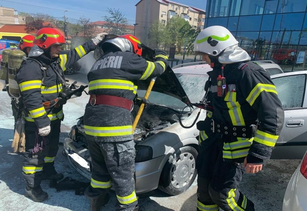 Mașină în flăcări la Timișoara