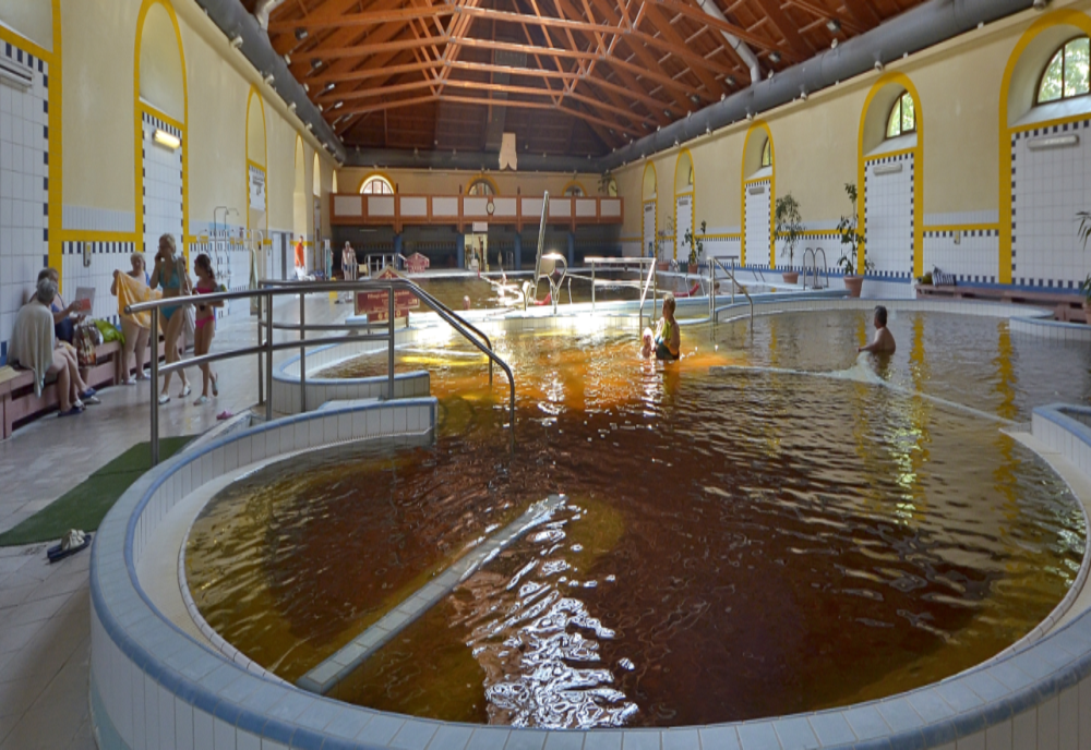 Centru de recuperare medicală cu apă geotermală