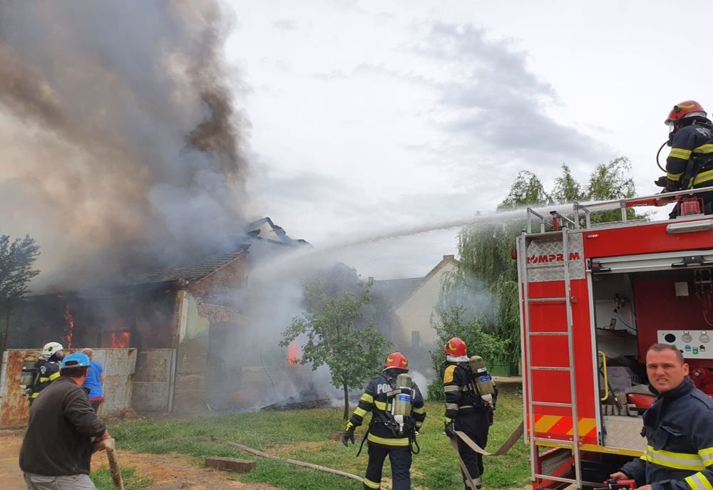 Gospodăria uneia dintre ultimele familii de șvabi din Banat, distrusă de flăcări