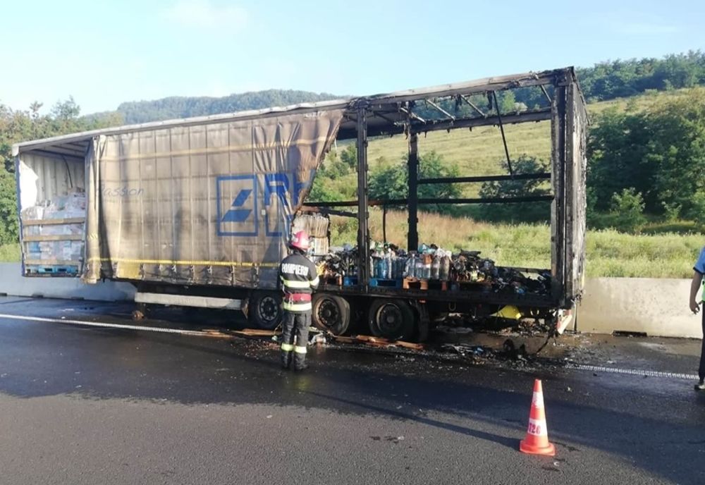Remorca unui TIR a luat foc pe autostrada Timișoara – Deva