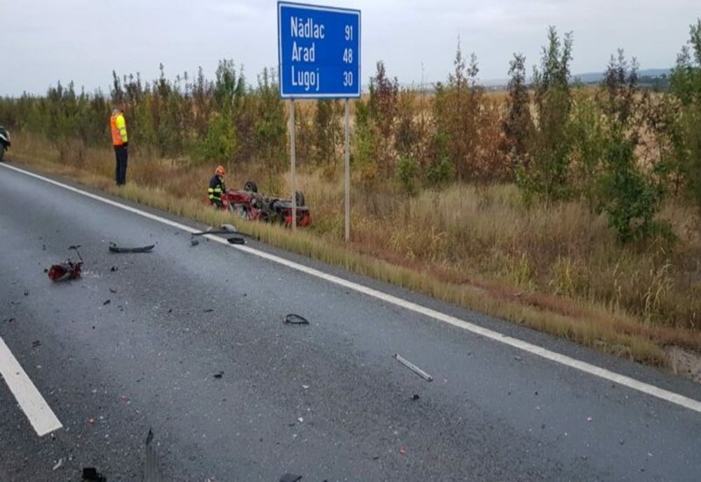 Accident pe autostrada, în zona Remetea Marea: o mașină s-a ciocnit cu un TIR