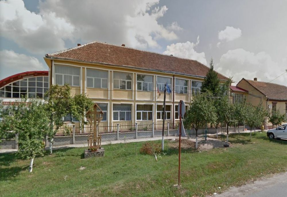 Părinți disperați. Într-o școală de lângă Timișoara trei cadre didactice au fost diagonsticate cu coronavirus