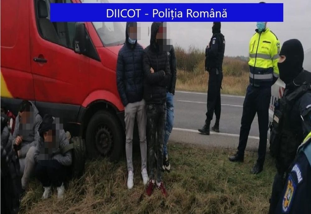 14 persoane suspectate de trafic de migranţi, audiate de procurorii DIICOT, în urma a 16 percheziţii