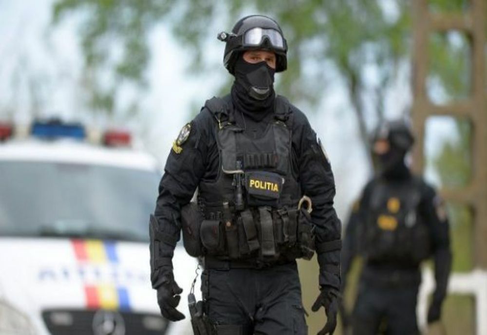 VIDEO. Măşti contrafăcute în spitale. Poliţiştii fac percheziţii în Capitală şi în judeţele Bihor, Brașov, Maramureș și Timiș,