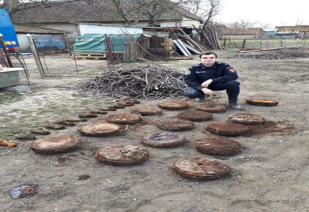 Surpriză periculoasă pentru un agricultor din Timiș: Peste 100 de elemente de muniţie din al Doilea Război Mondial, descoperite în grădină