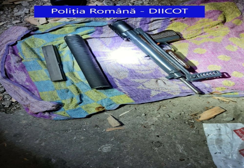 Dosar complicat, cu denunț mincinos și armă deținută ilegal