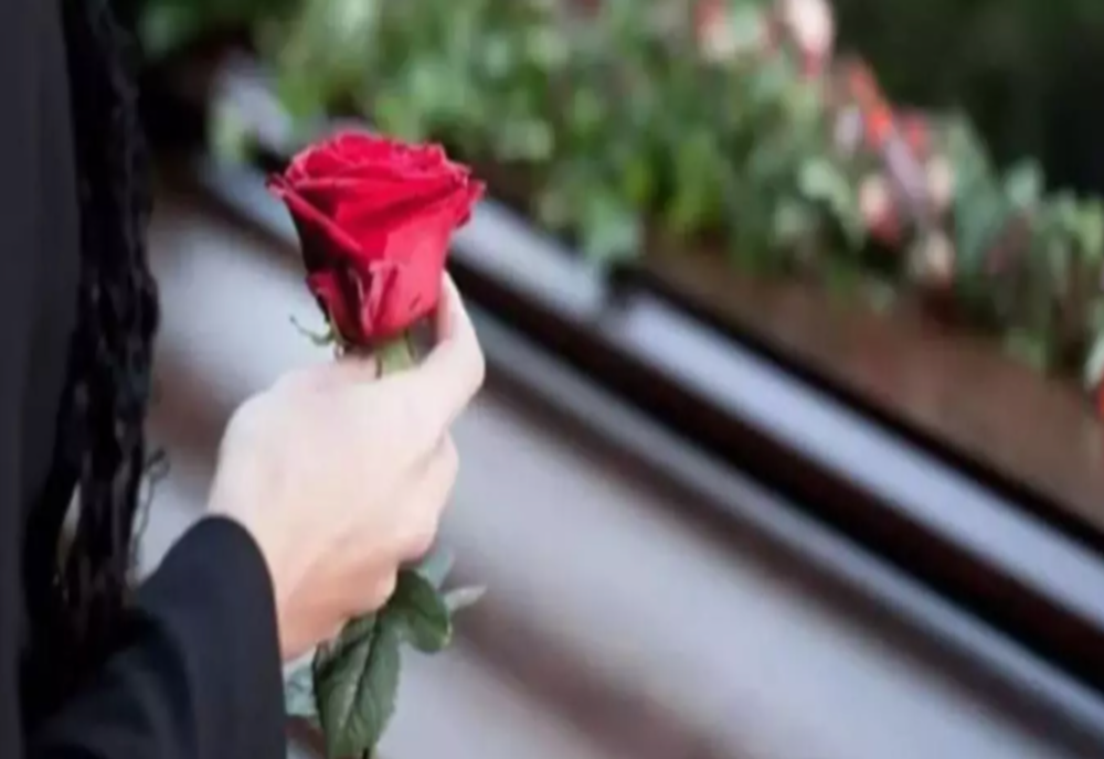 Angajații de la Pompe funebre amenință cu GREVĂ și PROTESTE dacă vor fi obligați să îmbrace morții din cauza COVID-19