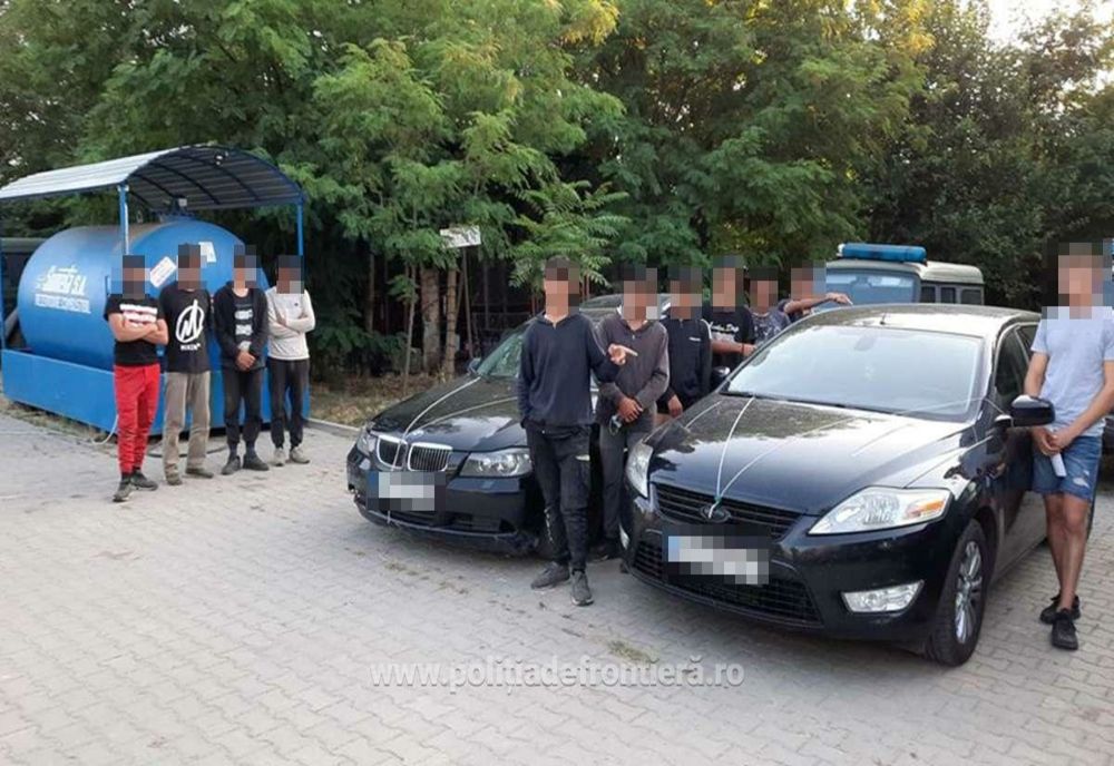 Două călăuze şi zece cetăţeni afgani, opriţi la frontiera cu Serbia