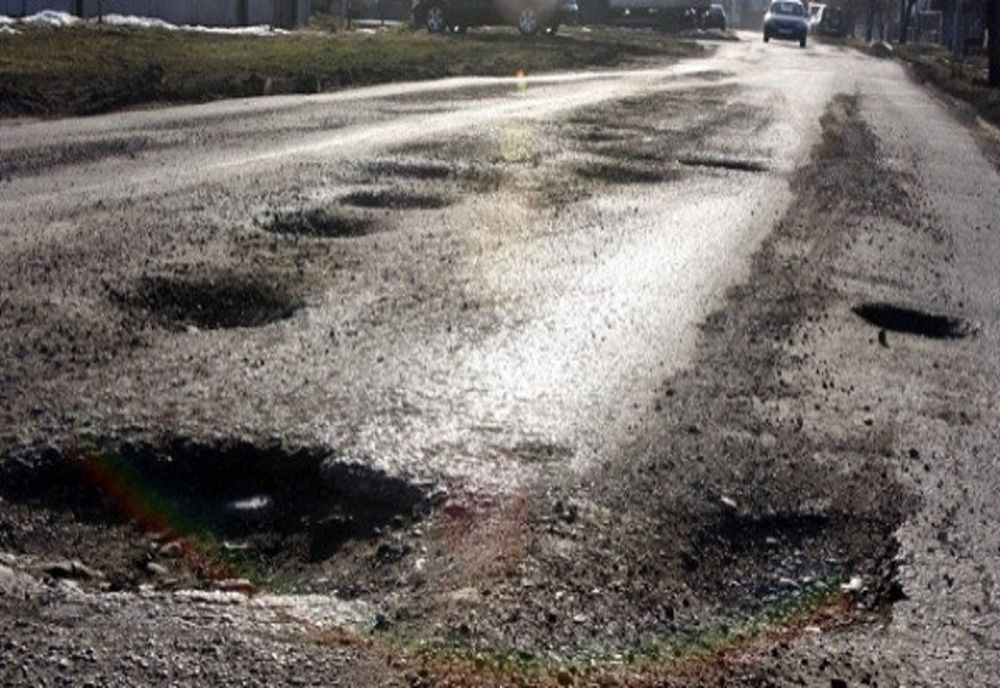 Mesaj de la un oficial pentru șoferii care își distrug mașinile pe drumurile proaste