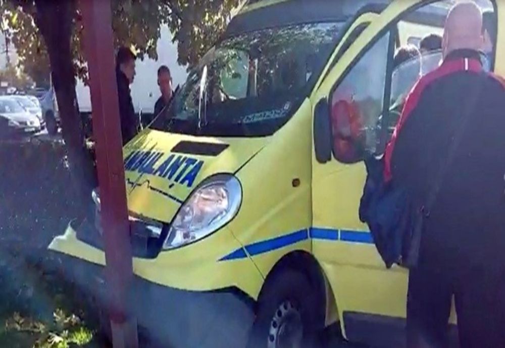 Ambulanţă privată implicată într-un accident, lângă Spitalul Judeţean din Timișoara