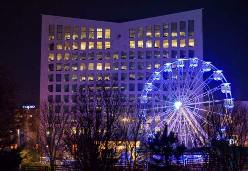 Roata panoramică a sosit la Iulius Town din Timişoara