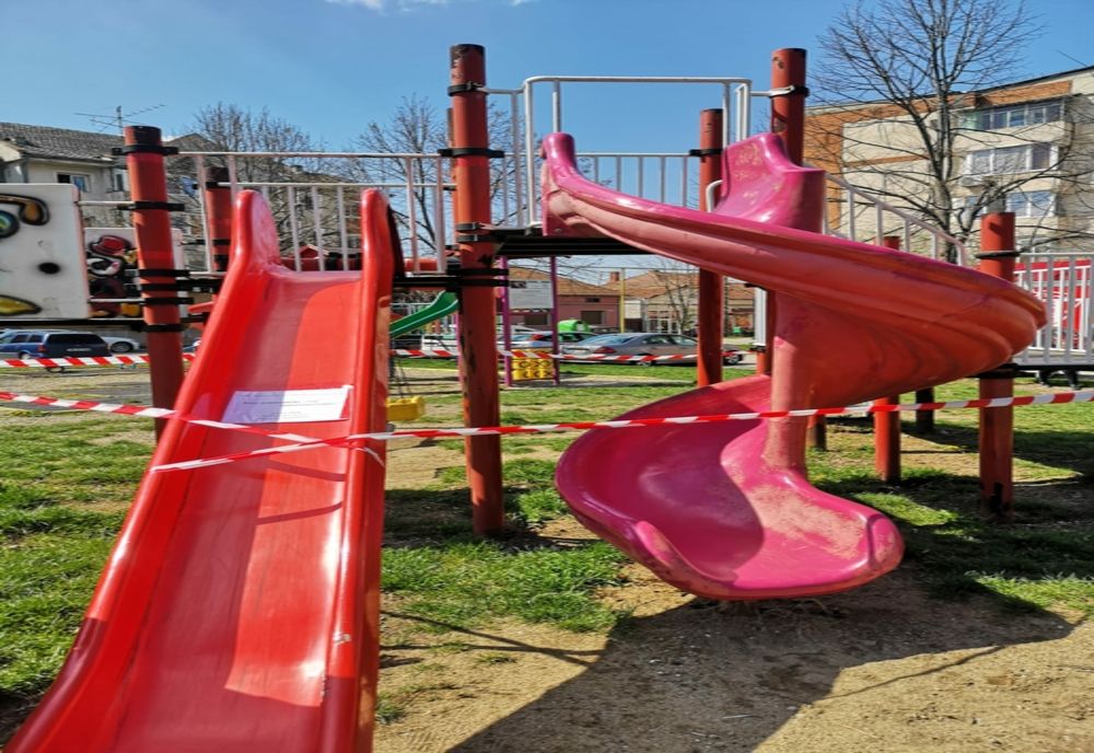 Protecţia Consumatorilor a amendat Primăria Timişoara pentru nereguli găsite la locurile de joacă