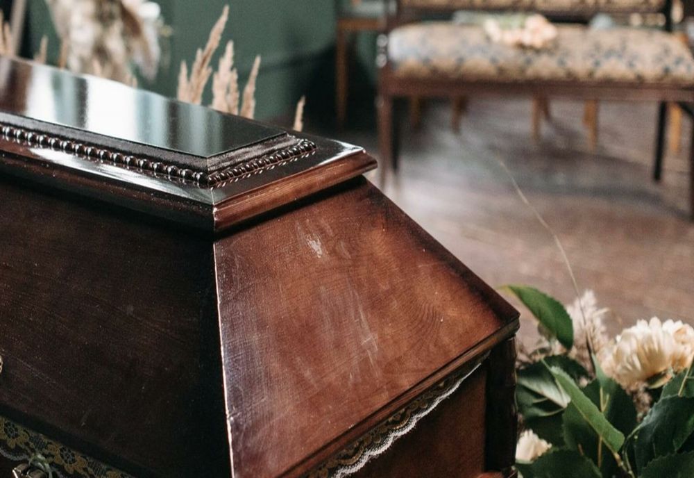 Amendă de 4.500 de lei în urma unui priveghi cu 100 de persoane şi cu muzică prea tare