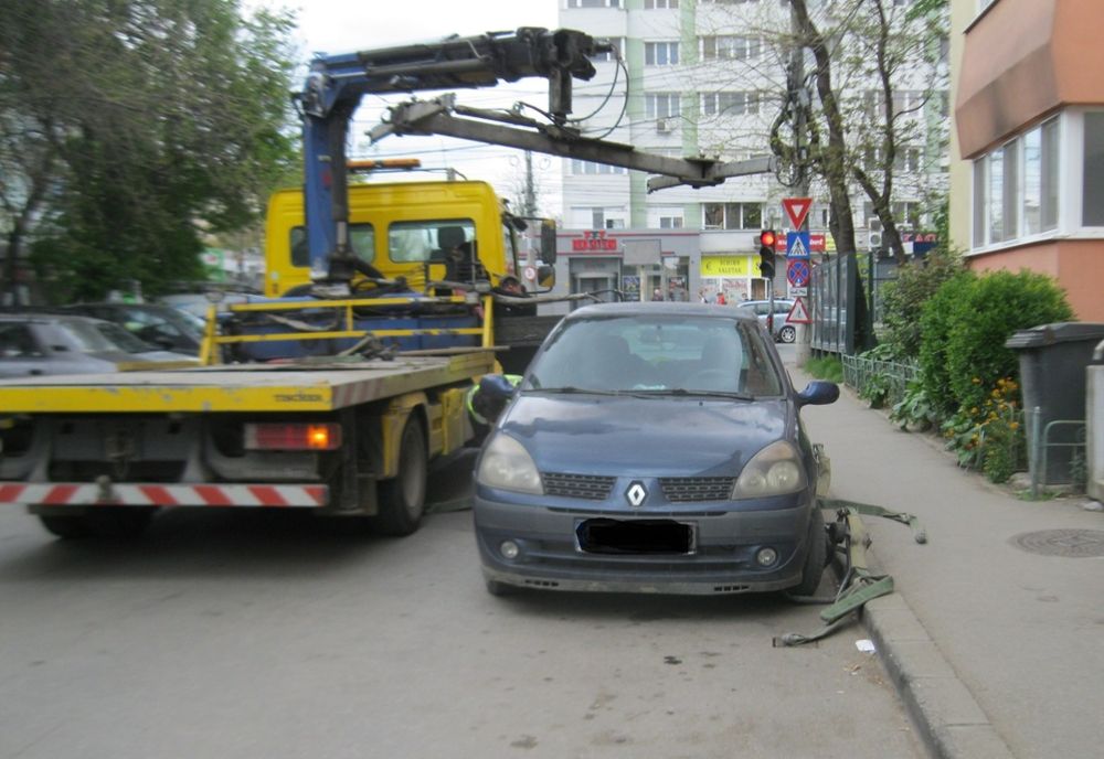 Peste 600 de locuri de parcare de pe domeniul public eliberate de autovehicule abandonate în urma acțiunilor polițiștilor locali