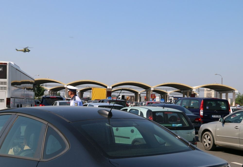 Cozi uriașe la ieșirile din țară spre Bulgaria și Ungaria. Poliția de Frontieră a suplimentat personalul