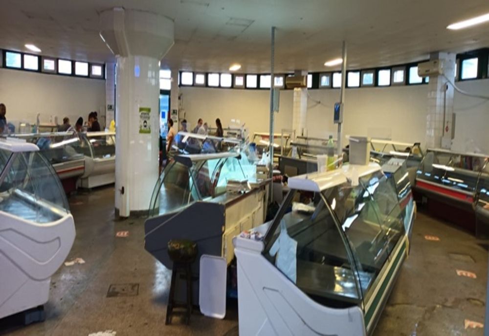 Hala de lactate din Piața Badea Cârțan a fost închisă de OPC