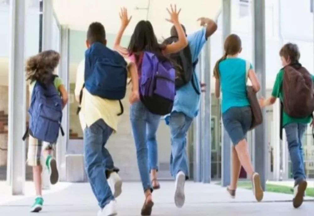 Proiect de lege pentru reintroducerea uniformelor şcolare în învăţământul preuniversitar