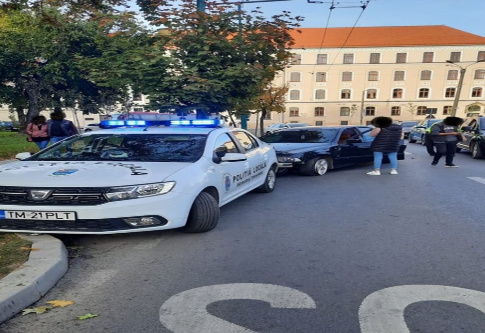 Derapaje și motoare turate la maxim în plin centrul Timișoarei. Un BMW a scăpat de sub control