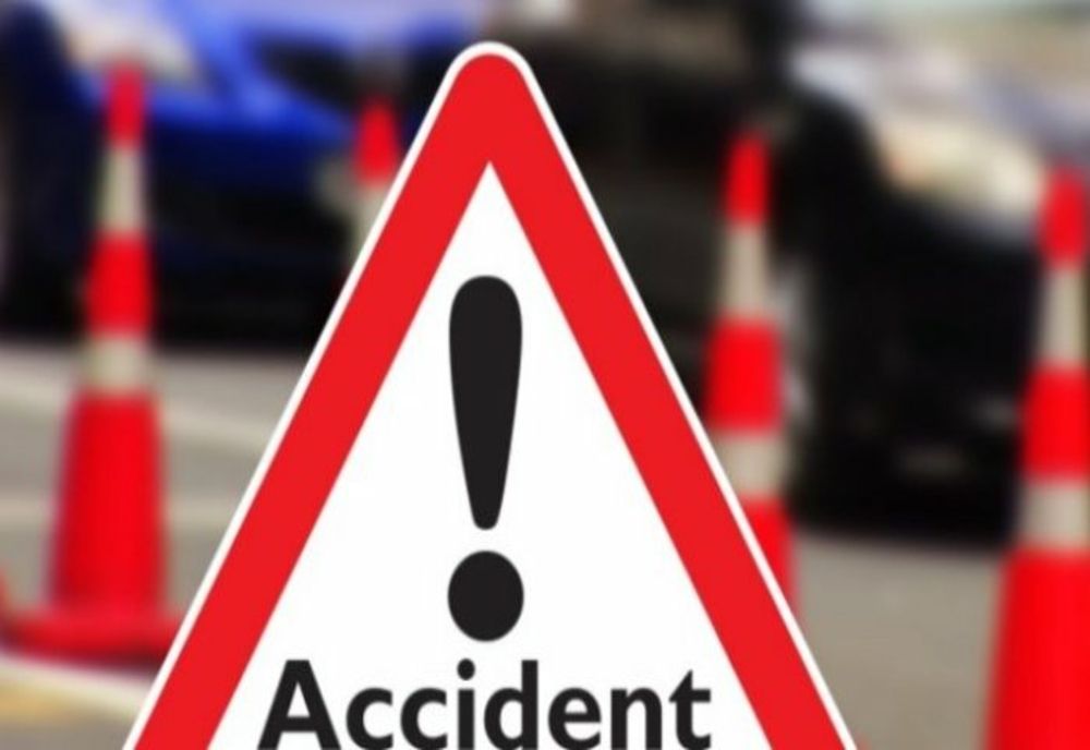 Un șofer băut s-a răsturnat cu mașina în șanț