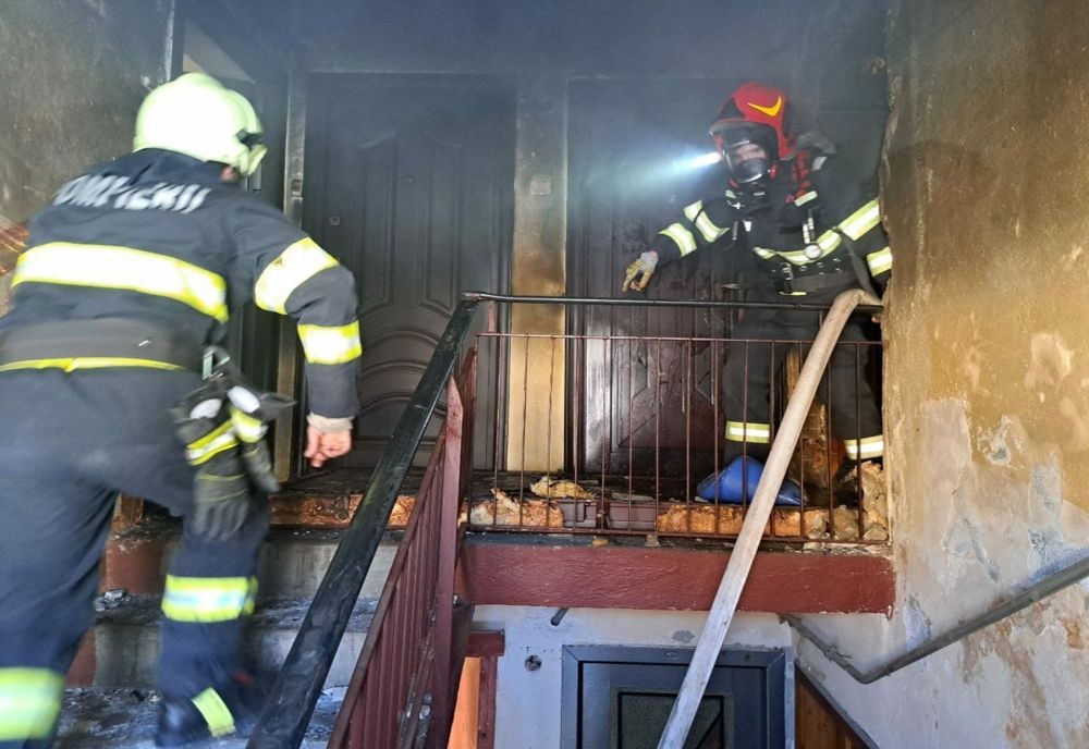 Explozie puternică într-un bloc din județul Timiș. Locatari evacuați, victimă preluată de elicopterul SMURD