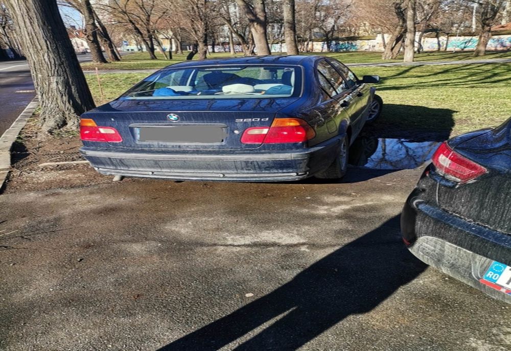 Acțiune fulger pentru depistarea conducătorilor auto care parchează pe spații verzi, trotuare și piste de biciclete