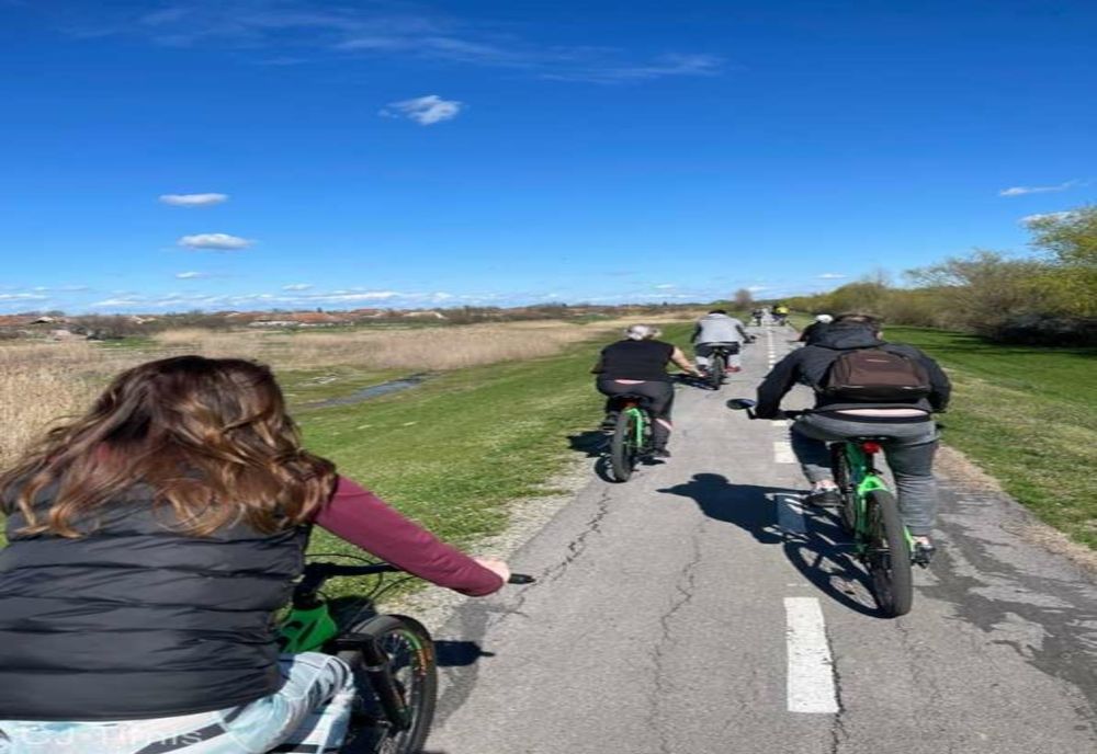  Aproape 300 de persoane au trecut graniţa în Serbia, cu bicicleta, pe cea mai lungă pistă velo
