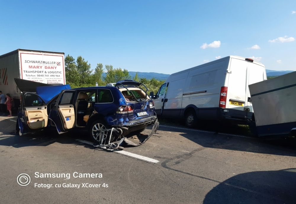 Carambol spectaculos pe cea mai circulată șosea din Timiș - FOTO