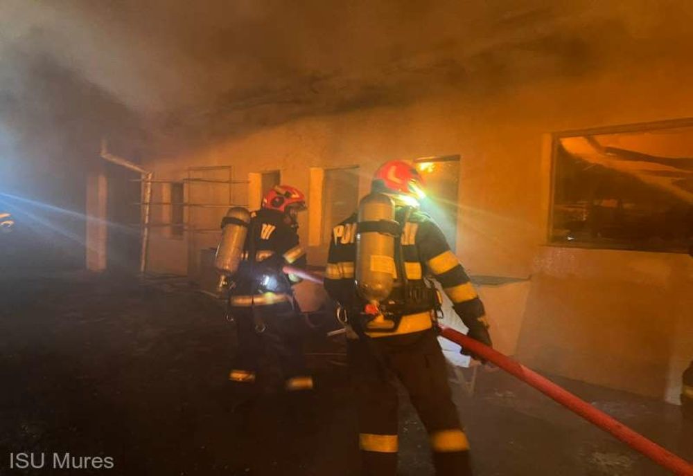 O FEMEIE ȘI-A PIERDUT VIAȚA ÎNTR-UN INCENDIU IZBUCNIT ÎNTR-UN IMOBIL DIN PIAȚA TRAIAN