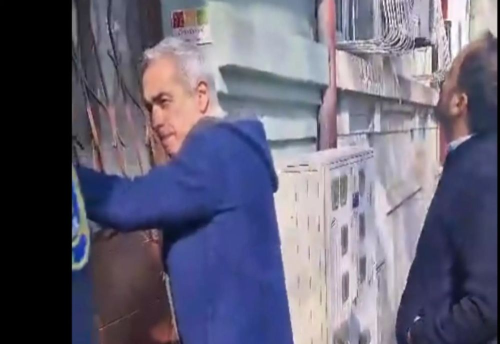 MOMENTUL ÎN CARE CĂLIN GEORGESCU A FOST SĂLTAT DIN TRAFIC: CUM S-A ACȚIONAT. PREȘEDINTELE ALES, PUS CU MÂINILE LA ZID ȘI PERCHEZIȚIONAT