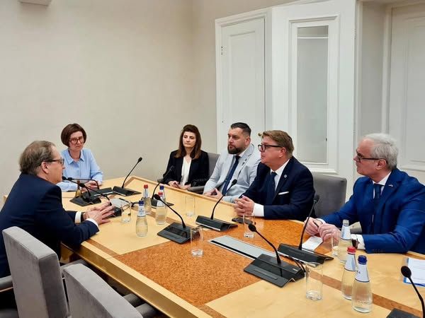 SENATORII-AUR-STEFAN GEAMANU-CRISTIAN VANTU-AUSTRIA-MODEL DE SANATATE