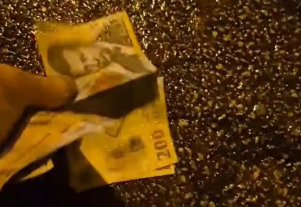 Reacția incredibilă a unui jandarm din Craiova, după ce a găsit 800 de lei pe stradă: clipul a devenit viral VIDEO