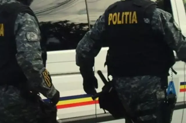 Polițist din Timișoara, suspectat că ajuta o grupare de hoți. Descinderi în județul Timiș