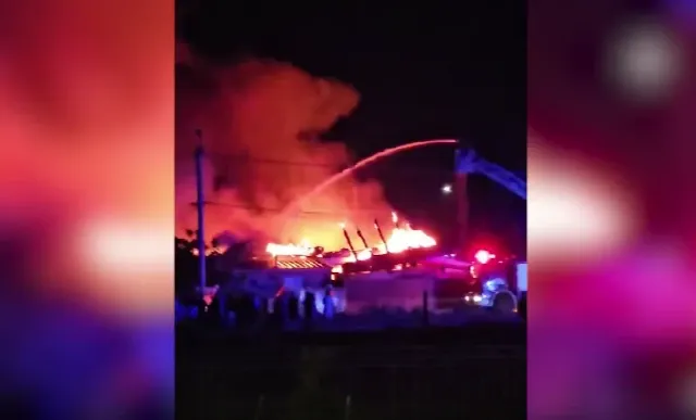 Incendiu la un complex social. Un bărbat a murit