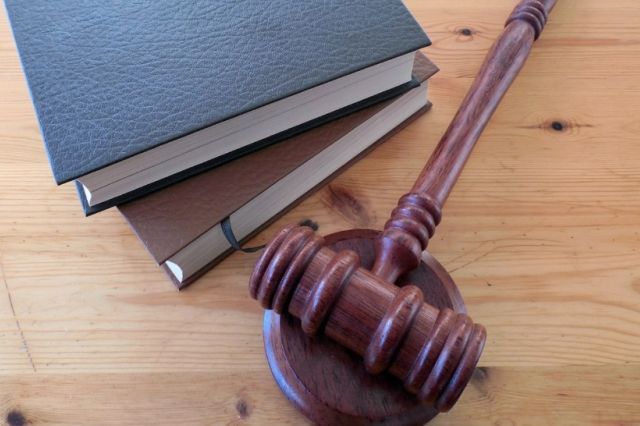 Profesor din Timișoara, trimis în judecată după ce ar fi luat mită pentru promovarea cursanților la mecanici de locomotivă