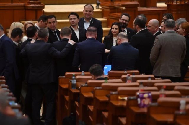 Moțiunea de cenzură pierde din susținere: unii semnatari spun că s-au răzgândit