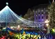 S-a deschis Târgul de Crăciun de la Timișoara. Muzică, voie bună și un tricolor imens desfășurat în Piața Victoriei